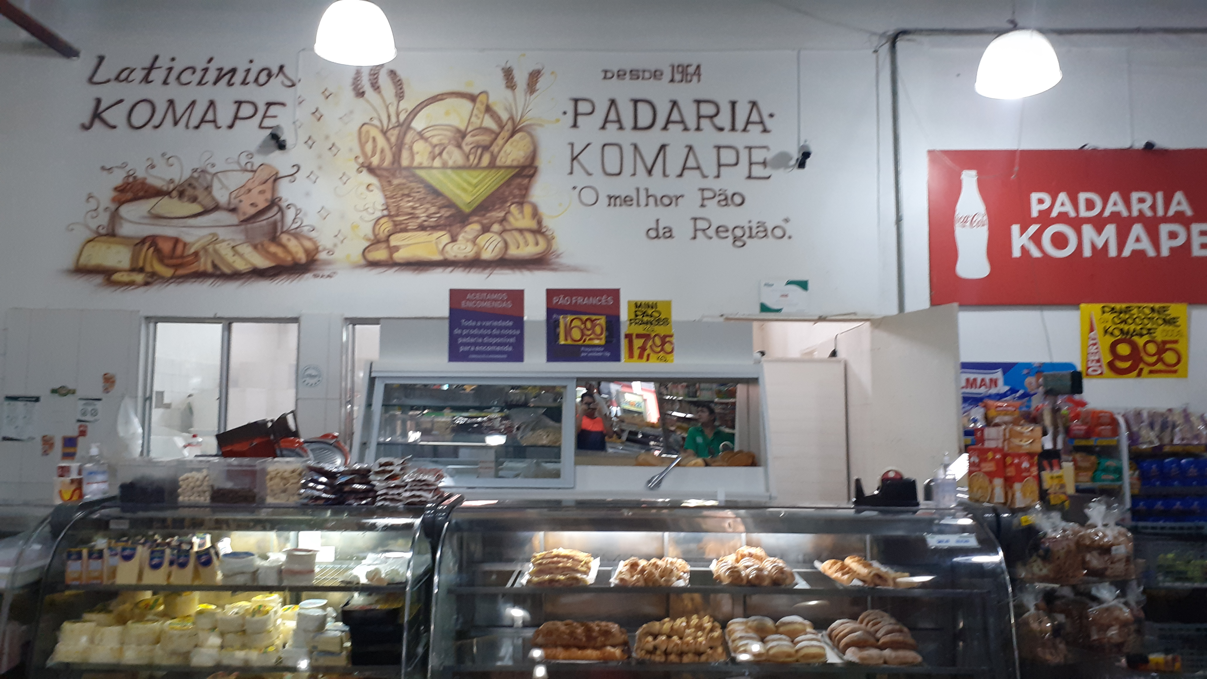 Interior do Supermercado KOMAPE
